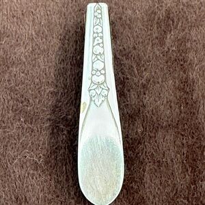 Elegant Silver Floral Hair Clip